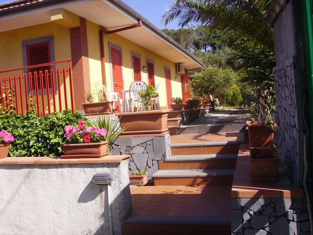 B&B Delia Трекастаньи Экстерьер фото